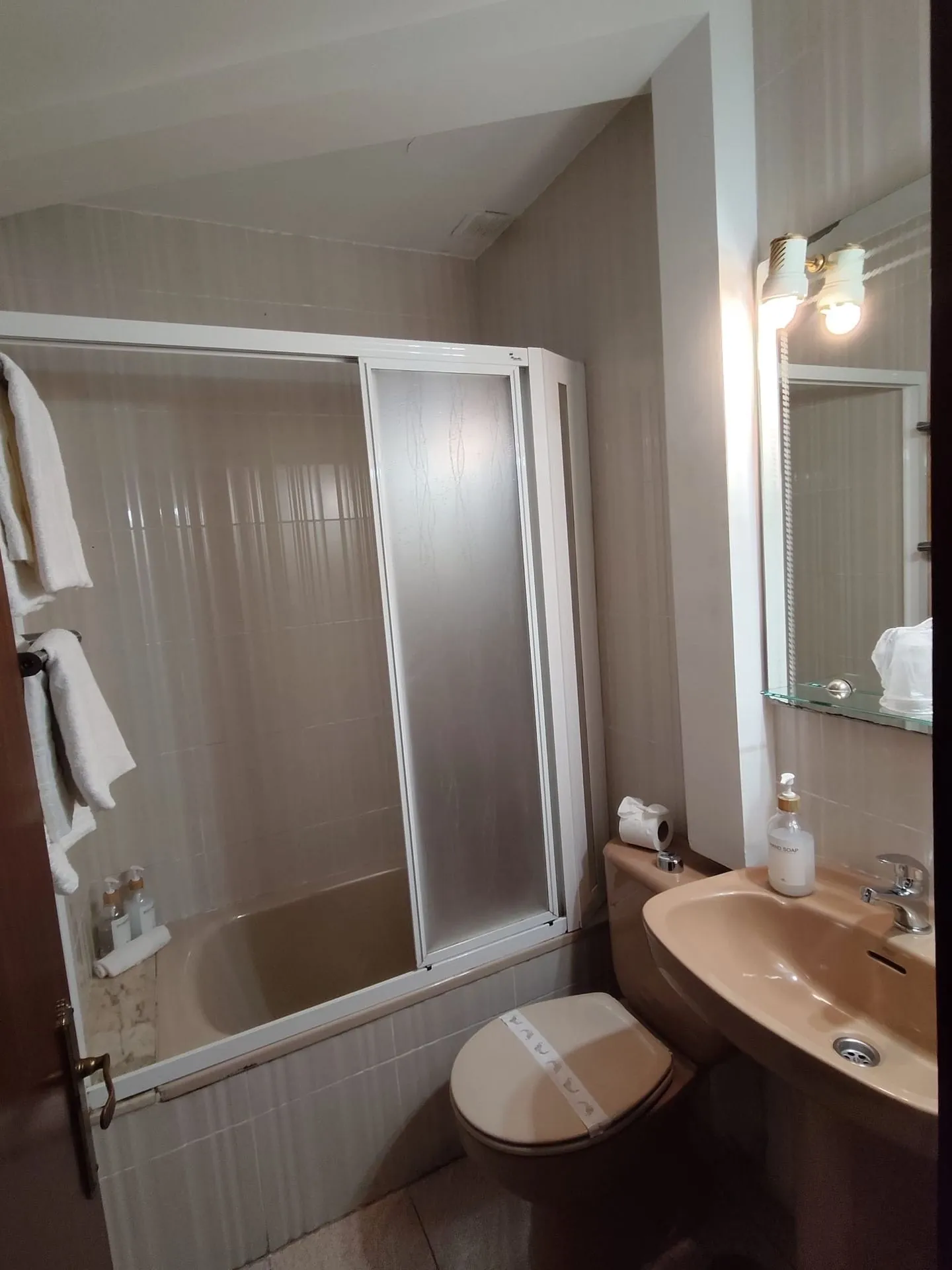 Económica - baño 303